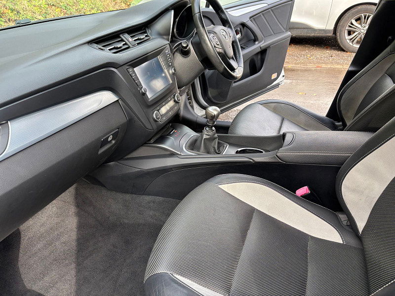 Toyota Avensis 2.0 D-4D Business Edition Plus Saloon 4dr Diesel Manual Euro 6 (s/s) (143 ps) 4dr Manual 2025