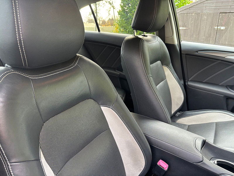 Toyota Avensis 2.0 D-4D Business Edition Plus Saloon 4dr Diesel Manual Euro 6 (s/s) (143 ps) 4dr Manual 2025