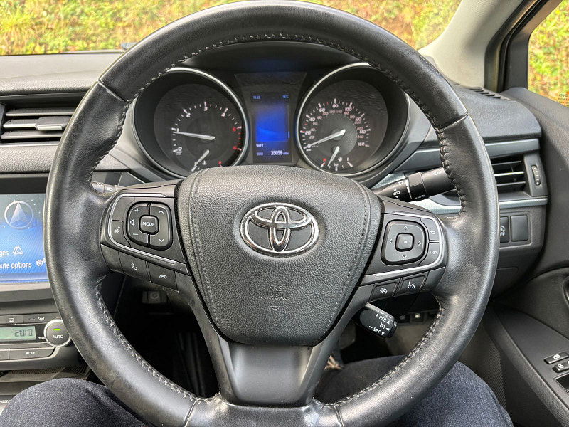 Toyota Avensis 2.0 D-4D Business Edition Plus Saloon 4dr Diesel Manual Euro 6 (s/s) (143 ps) 4dr Manual 2025