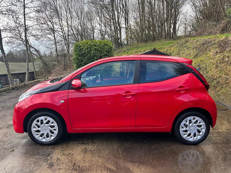 Toyota Aygo 1.0 VVT-i x-play Hatchback 5dr Petrol Manual Euro 6 (71 ps) 5dr Manual 2025