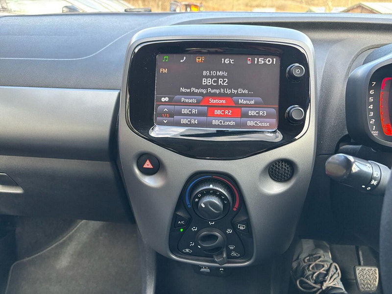Toyota Aygo 1.0 VVT-i x-play Hatchback 5dr Petrol Manual Euro 6 (71 ps) 5dr Manual 2025