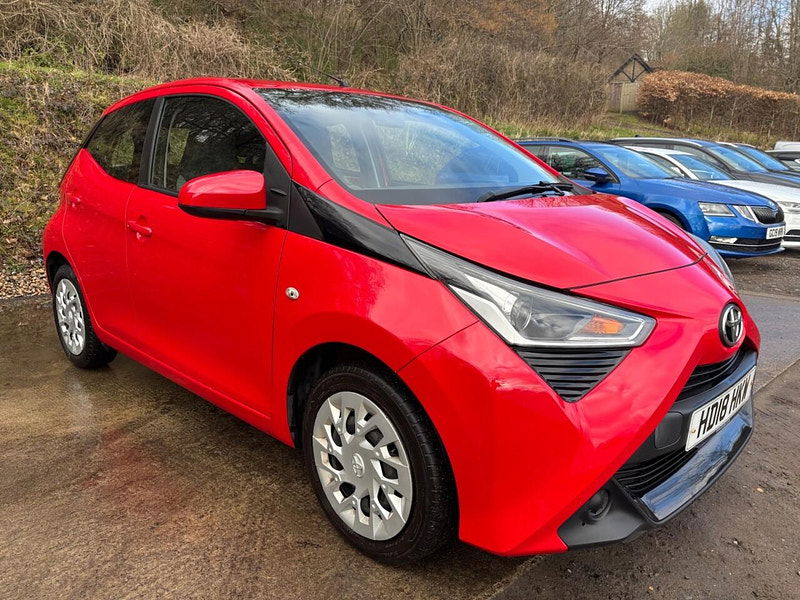 Toyota Aygo 1.0 VVT-i x-play Hatchback 5dr Petrol Manual Euro 6 (71 ps) 5dr Manual 2025