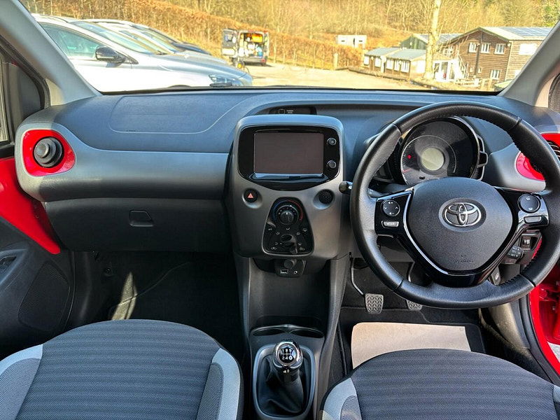 Toyota Aygo 1.0 VVT-i x-play Hatchback 5dr Petrol Manual Euro 6 (71 ps) 5dr Manual 2025