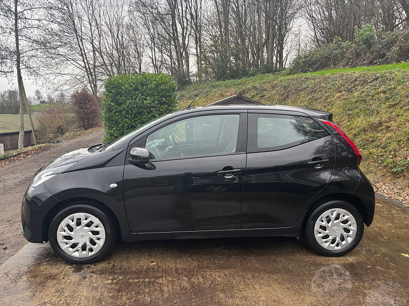 Toyota Aygo 1.0 VVT-i x-play Hatchback 5dr Petrol Manual Euro 6 (71 ps) 5dr Manual 2025