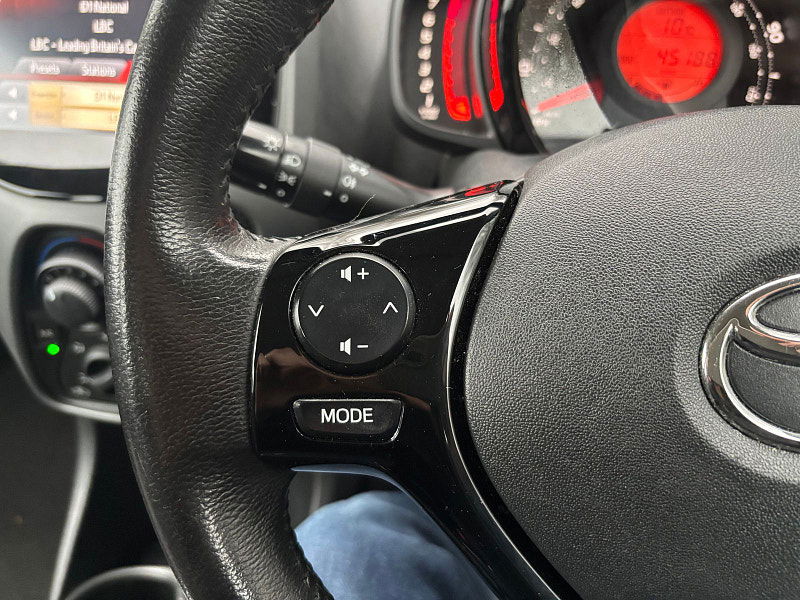 Toyota Aygo 1.0 VVT-i x-play Hatchback 5dr Petrol Manual Euro 6 (71 ps) 5dr Manual 2025