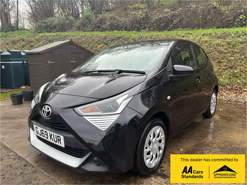 Toyota Aygo 1.0 VVT-i x-play Hatchback 5dr Petrol Manual Euro 6 (71 ps) 5dr Manual 2025