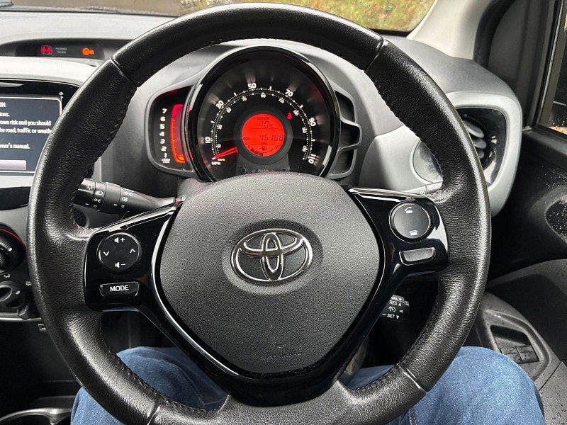 Toyota Aygo 1.0 VVT-i x-play Hatchback 5dr Petrol Manual Euro 6 (71 ps) 5dr Manual 2025