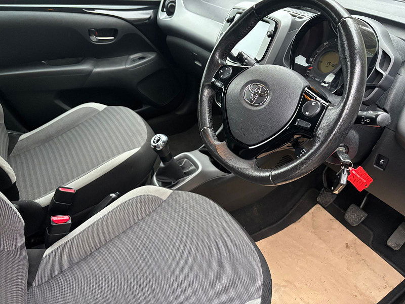 Toyota Aygo 1.0 VVT-i x-play Hatchback 5dr Petrol Manual Euro 6 (71 ps) 5dr Manual 2025