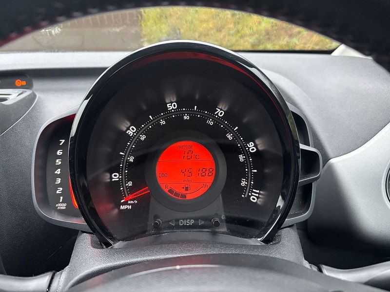 Toyota Aygo 1.0 VVT-i x-play Hatchback 5dr Petrol Manual Euro 6 (71 ps) 5dr Manual 2025