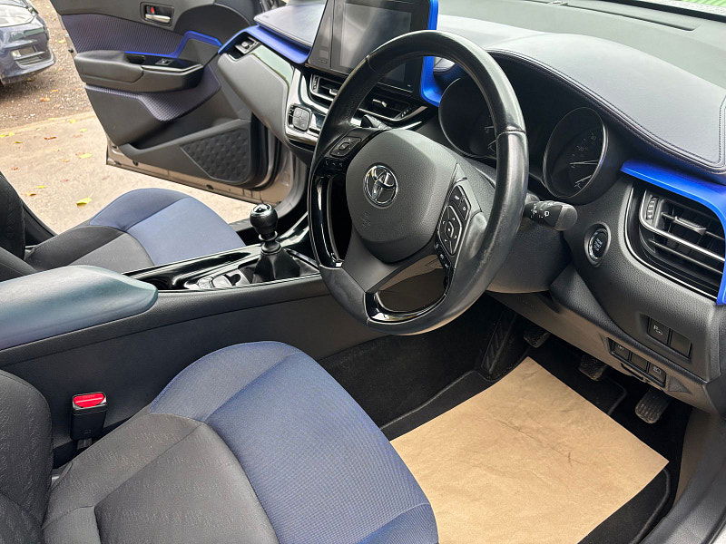 Toyota C-HR 1.2 VVT-i Dynamic SUV 5dr Petrol Manual Euro 6 (s/s) (115 ps) 5dr Manual 2025
