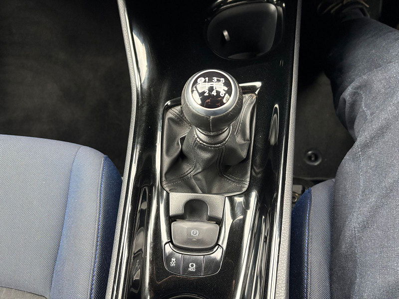 Toyota C-HR 1.2 VVT-i Dynamic SUV 5dr Petrol Manual Euro 6 (s/s) (115 ps) 5dr Manual 2025