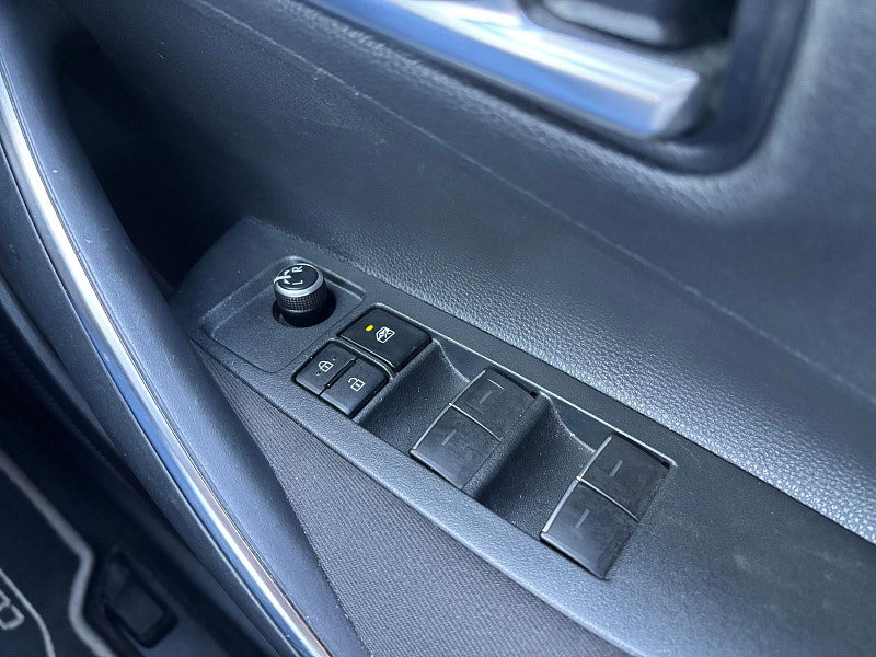 Toyota Corolla 1.8 VVT-h GPF Icon Tech Hatchback 5dr Petrol Hybrid CVT Euro 6 (s/s) (122 ps) 5dr Automatic 2026