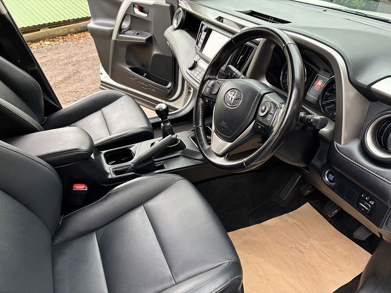 Toyota RAV4 2.0 D-4D Excel SUV 5dr Diesel Manual Euro 6 (s/s) (143 ps) 5dr Manual 2025