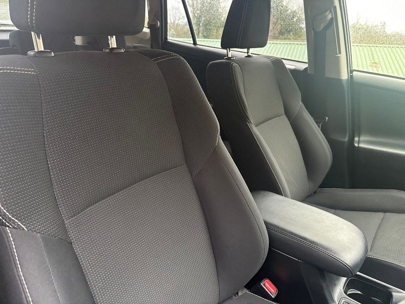 Toyota RAV4 2.5 VVT-h Icon SUV 5dr Petrol Hybrid CVT Euro 6 (s/s) (197 ps) 5dr Automatic 2026