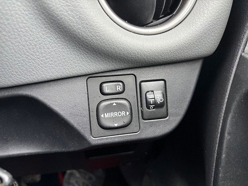 Toyota Yaris 1.33 Dual VVT-i Icon Hatchback 5dr Petrol Manual Euro 6 (99 ps) 5dr Manual 2026