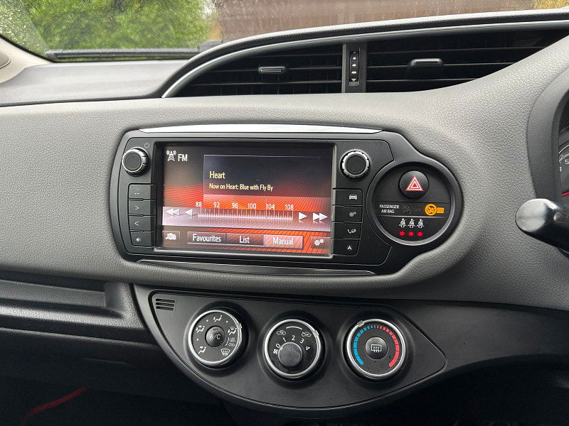 Toyota Yaris 1.33 Dual VVT-i Icon Hatchback 5dr Petrol Manual Euro 6 (99 ps) 5dr Manual 2026