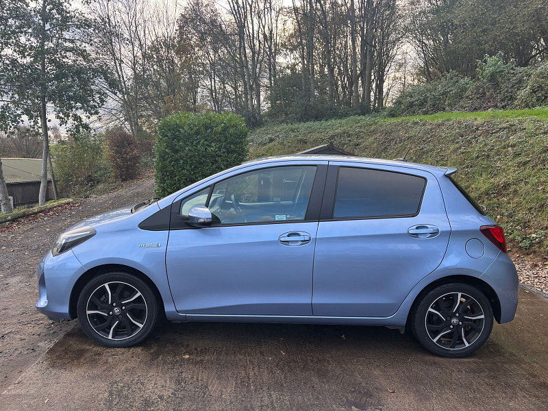 Toyota Yaris 1.5 VVT-h Design Hatchback 5dr Petrol Hybrid E-CVT Euro 6 (101 ps) 5dr Automatic 2025