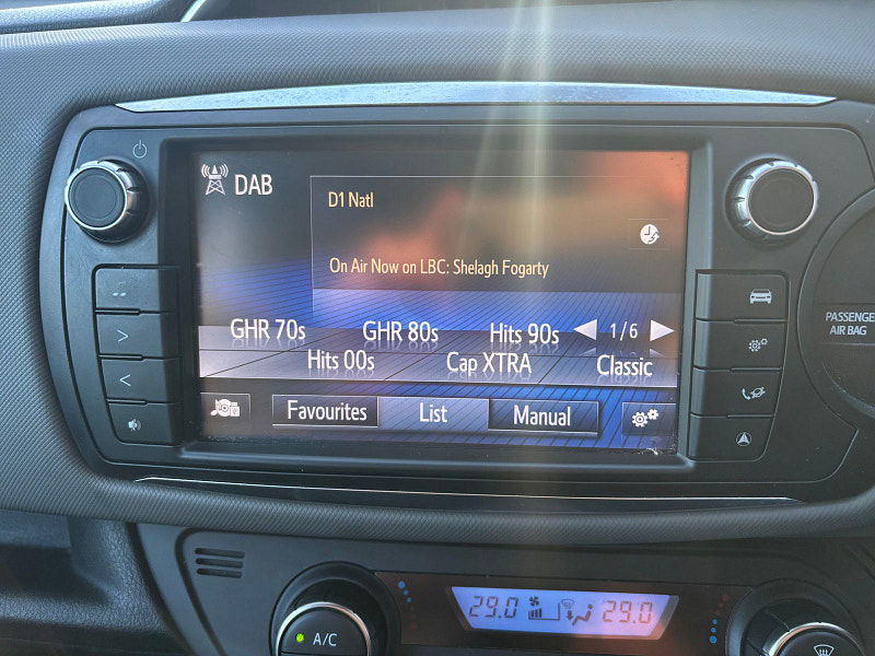 Toyota Yaris 1.5 VVT-h Design Hatchback 5dr Petrol Hybrid E-CVT Euro 6 (101 ps) 5dr Automatic 2025