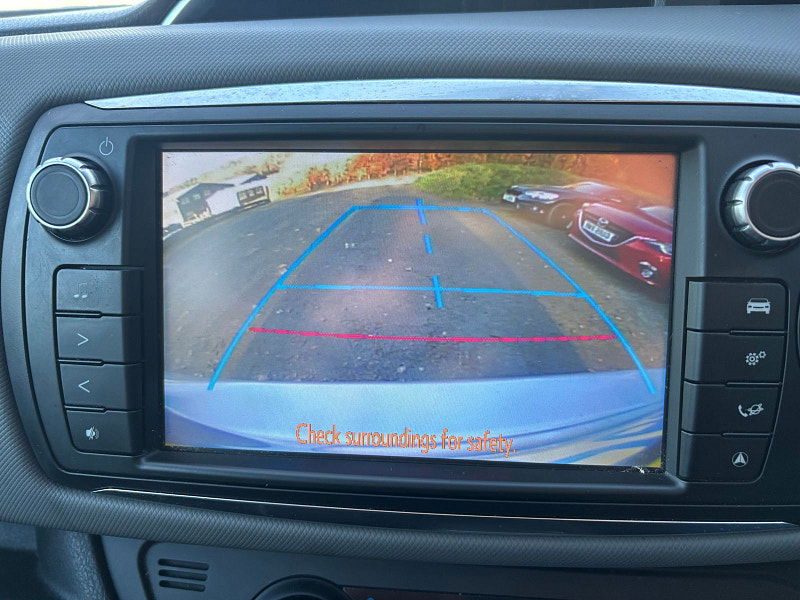 Toyota Yaris 1.5 VVT-h Design Hatchback 5dr Petrol Hybrid E-CVT Euro 6 (101 ps) 5dr Automatic 2025