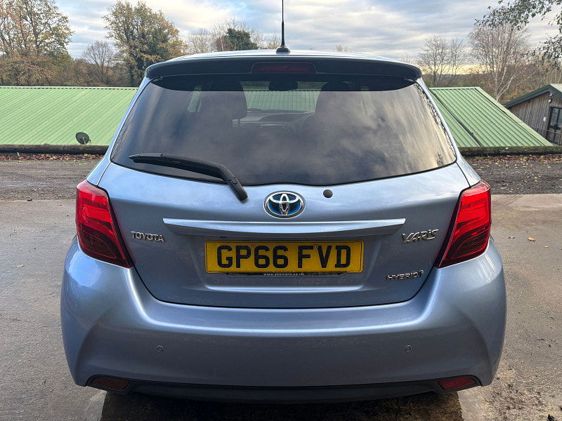 Toyota Yaris 1.5 VVT-h Design Hatchback 5dr Petrol Hybrid E-CVT Euro 6 (101 ps) 5dr Automatic 2025