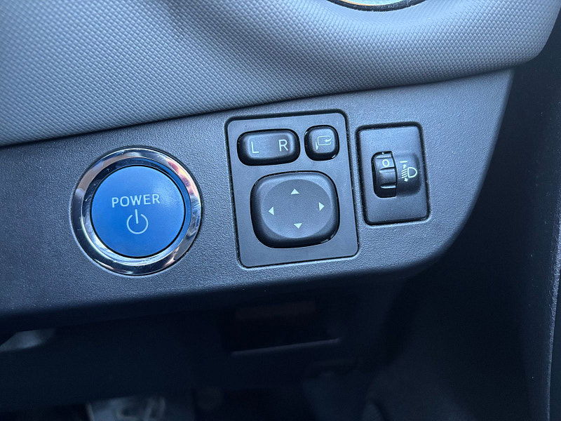 Toyota Yaris 1.5 VVT-h Design Hatchback 5dr Petrol Hybrid E-CVT Euro 6 (101 ps) 5dr Automatic 2025