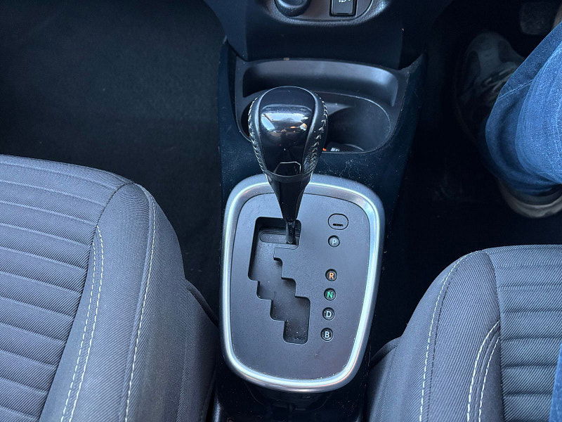 Toyota Yaris 1.5 VVT-h Design Hatchback 5dr Petrol Hybrid E-CVT Euro 6 (101 ps) 5dr Automatic 2025