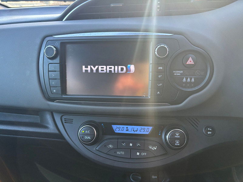 Toyota Yaris 1.5 VVT-h Design Hatchback 5dr Petrol Hybrid E-CVT Euro 6 (101 ps) 5dr Automatic 2025