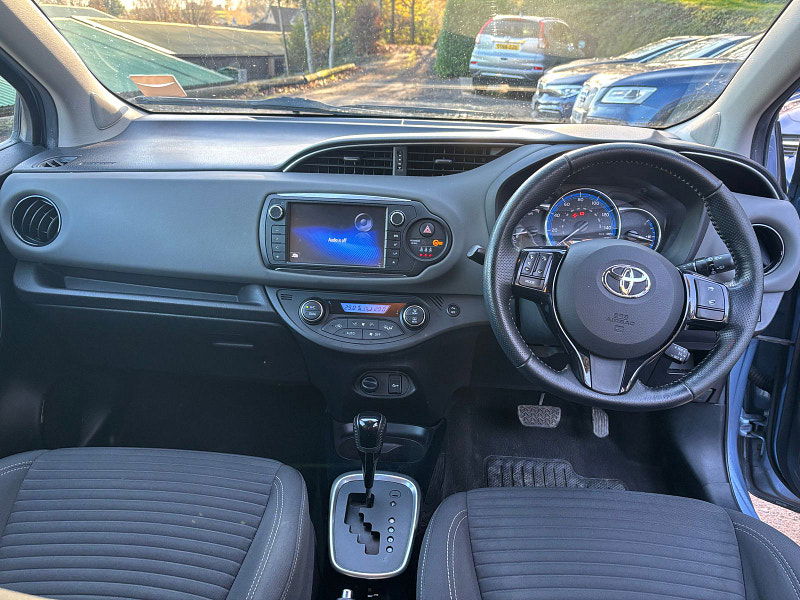 Toyota Yaris 1.5 VVT-h Design Hatchback 5dr Petrol Hybrid E-CVT Euro 6 (101 ps) 5dr Automatic 2025