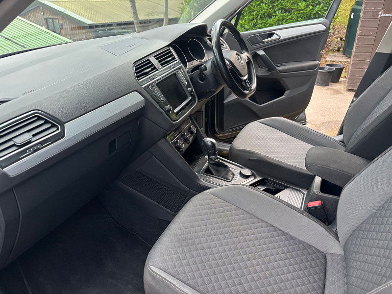 Volkswagen Tiguan 2.0 TDI BlueMotion Tech SE Navigation SUV 5dr Diesel DSG 4Motion Euro 6 (s/s) (150 ps) 5dr Automatic 2025