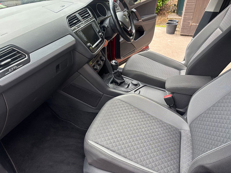 Volkswagen Tiguan 2.0 TDI BlueMotion Tech SE Navigation SUV 5dr Diesel Manual 4Motion Euro 6 (s/s) (150 ps) 5dr Manual 2025