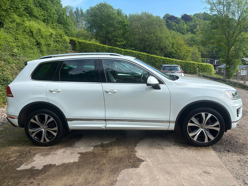 Volkswagen Touareg 3.0 TDI V6 BlueMotion Tech R-Line SUV 5dr Diesel Tiptronic 4WD Euro 6 (s/s) (262 ps) 5dr Automatic 2026