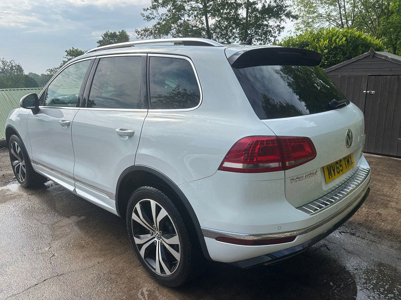 Volkswagen Touareg 3.0 TDI V6 BlueMotion Tech R-Line SUV 5dr Diesel Tiptronic 4WD Euro 6 (s/s) (262 ps) 5dr Automatic 2026