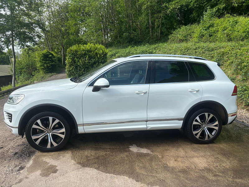 Volkswagen Touareg 3.0 TDI V6 BlueMotion Tech R-Line SUV 5dr Diesel Tiptronic 4WD Euro 6 (s/s) (262 ps) 5dr Automatic 2026