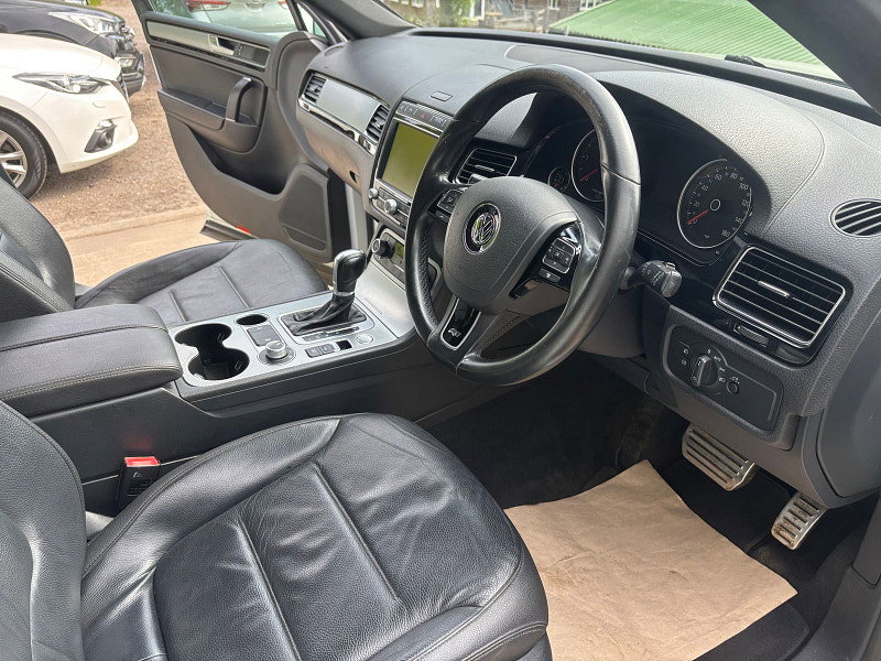 Volkswagen Touareg 3.0 TDI V6 BlueMotion Tech R-Line SUV 5dr Diesel Tiptronic 4WD Euro 6 (s/s) (262 ps) 5dr Automatic 2026