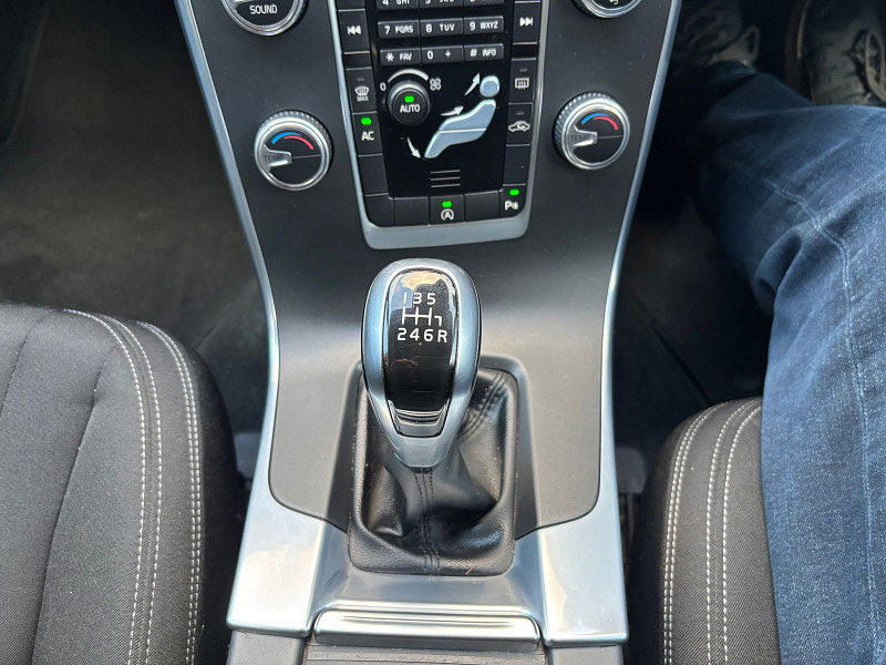 Volvo S60 2.0 D4 Business Edition Saloon 4dr Diesel Manual Euro 6 (s/s) (181 ps) 4dr Manual 2025