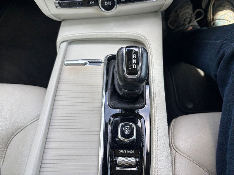 Volvo S90 2.0 D4 Momentum Saloon 4dr Diesel Auto Euro 6 (s/s) (190 ps) 4dr Automatic 2026