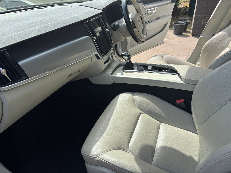 Volvo S90 2.0 D4 Momentum Saloon 4dr Diesel Auto Euro 6 (s/s) (190 ps) 4dr Automatic 2026