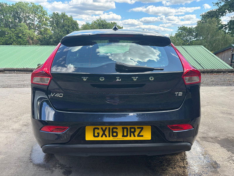 Volvo V40 1.5 T2 SE Nav Hatchback 5dr Petrol Auto Euro 6 (s/s) (122 ps) 5dr Automatic 2025