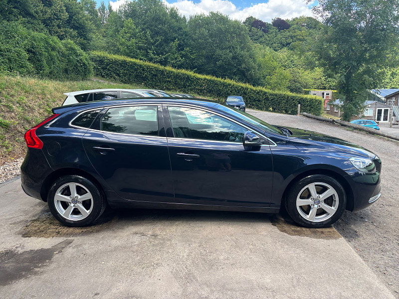 Volvo V40 1.5 T2 SE Nav Hatchback 5dr Petrol Auto Euro 6 (s/s) (122 ps) 5dr Automatic 2025
