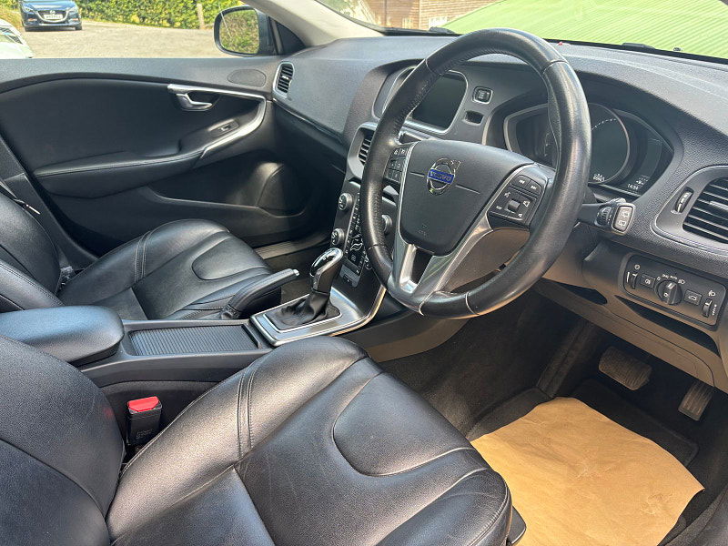 Volvo V40 1.5 T2 SE Nav Hatchback 5dr Petrol Auto Euro 6 (s/s) (122 ps) 5dr Automatic 2025