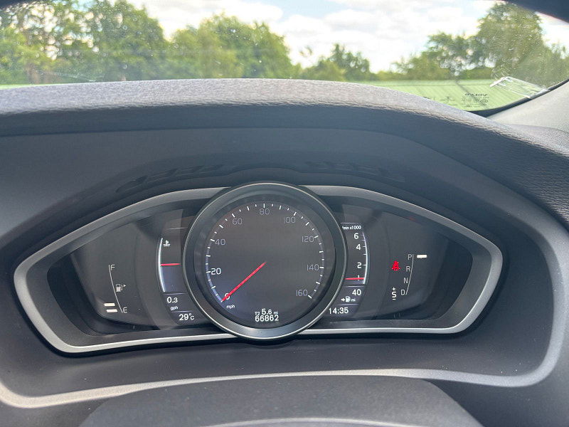 Volvo V40 1.5 T2 SE Nav Hatchback 5dr Petrol Auto Euro 6 (s/s) (122 ps) 5dr Automatic 2025