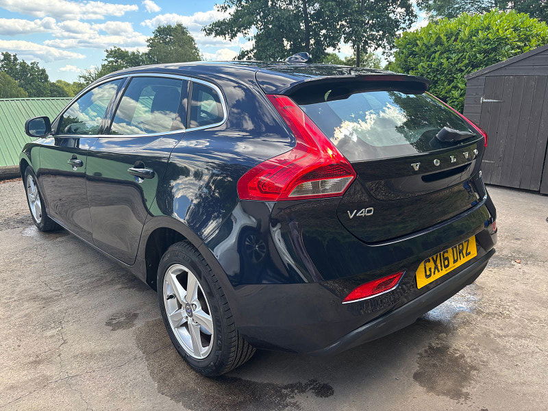Volvo V40 1.5 T2 SE Nav Hatchback 5dr Petrol Auto Euro 6 (s/s) (122 ps) 5dr Automatic 2025