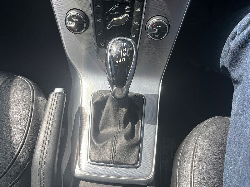 Volvo V40 1.5 T3 GPF Inscription Hatchback 5dr Petrol Auto Euro 6 (s/s) (152 ps) 5dr Automatic 2025