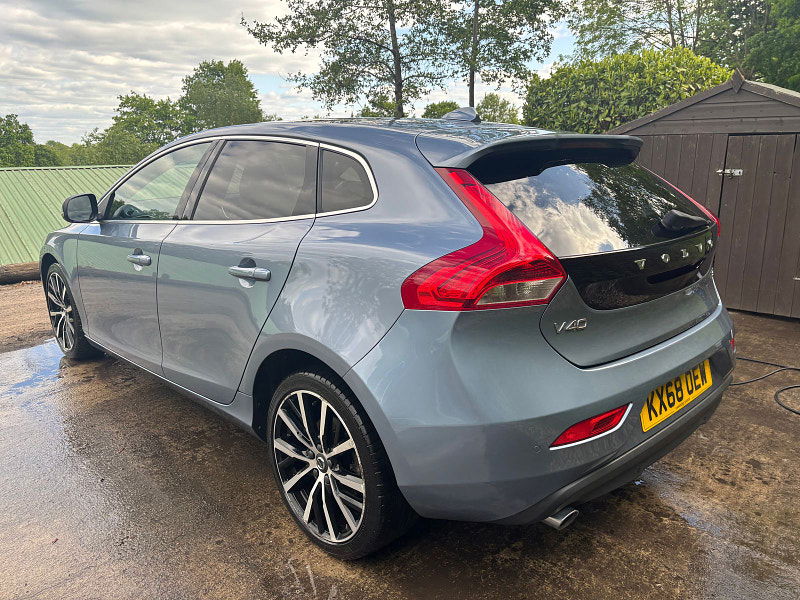 Volvo V40 1.5 T3 GPF Inscription Hatchback 5dr Petrol Auto Euro 6 (s/s) (152 ps) 5dr Automatic 2025