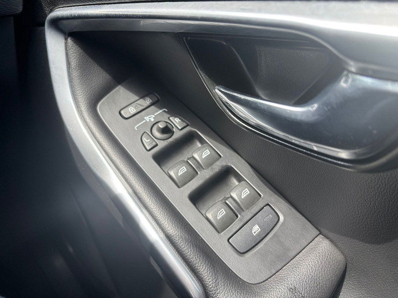 Volvo V40 1.5 T3 GPF Inscription Hatchback 5dr Petrol Auto Euro 6 (s/s) (152 ps) 5dr Automatic 2025