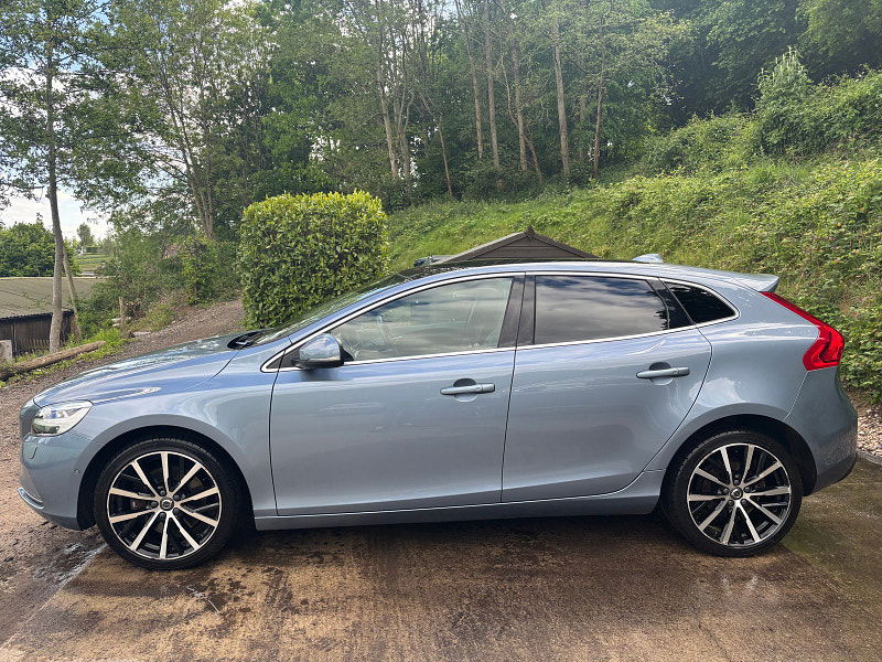 Volvo V40 1.5 T3 GPF Inscription Hatchback 5dr Petrol Auto Euro 6 (s/s) (152 ps) 5dr Automatic 2025