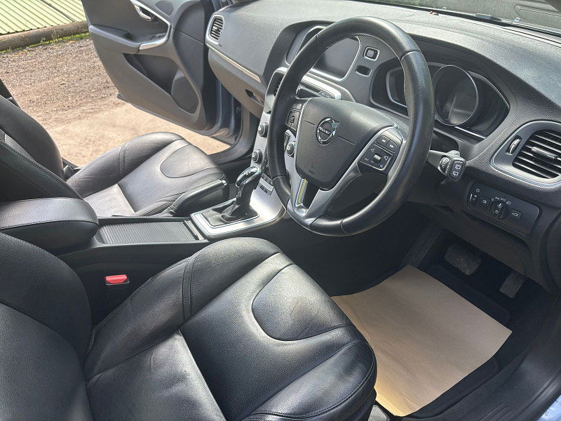 Volvo V40 1.5 T3 GPF Inscription Hatchback 5dr Petrol Auto Euro 6 (s/s) (152 ps) 5dr Automatic 2025