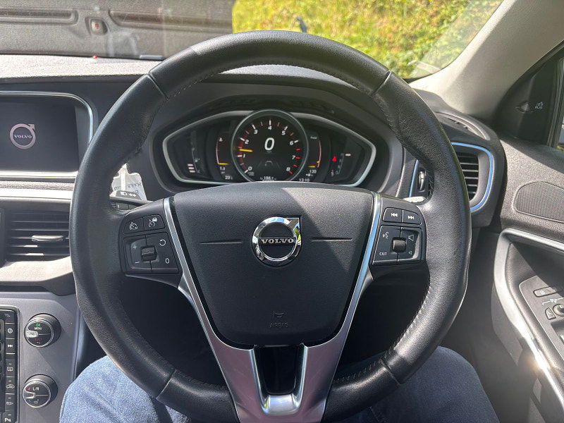 Volvo V40 1.5 T3 GPF Inscription Hatchback 5dr Petrol Auto Euro 6 (s/s) (152 ps) 5dr Automatic 2025