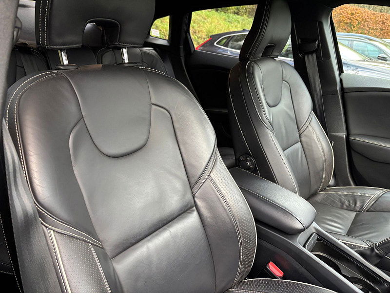 Volvo V40 2.0 D2 R-Design Edition Hatchback 5dr Diesel Manual Euro 6 (s/s) (120 ps) 5dr Manual 2025