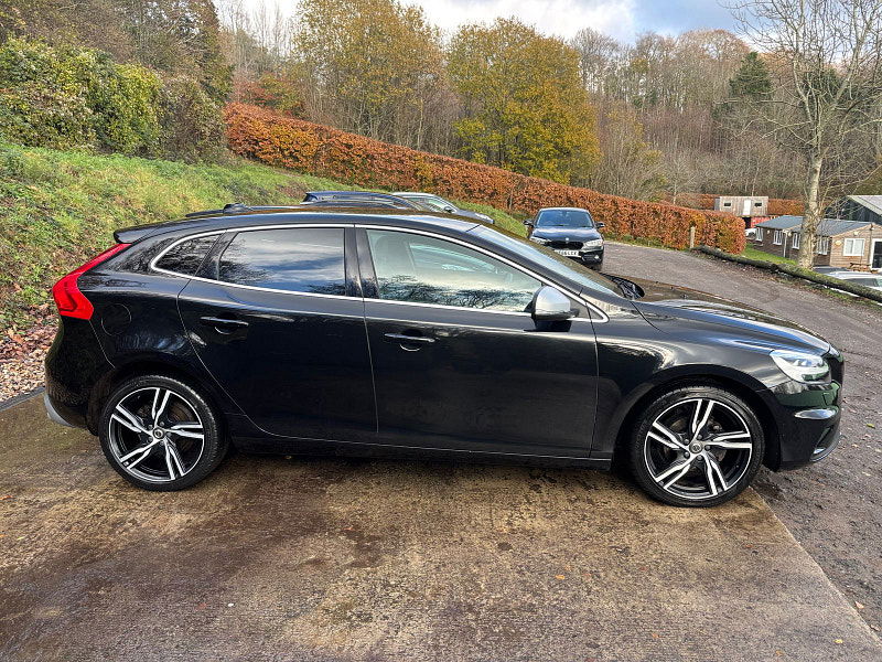 Volvo V40 2.0 D2 R-Design Edition Hatchback 5dr Diesel Manual Euro 6 (s/s) (120 ps) 5dr Manual 2025